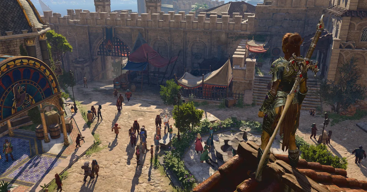 Baldur's Gate 3: An armoured character on a rooftop looks down over a crowded city square with market tents and a stained-glass window