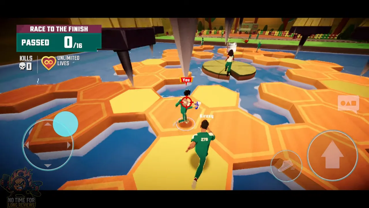 Squid Game: Unleashed: Players in green tracksuits racing across orange hexagon platforms above water on an obstacle course level